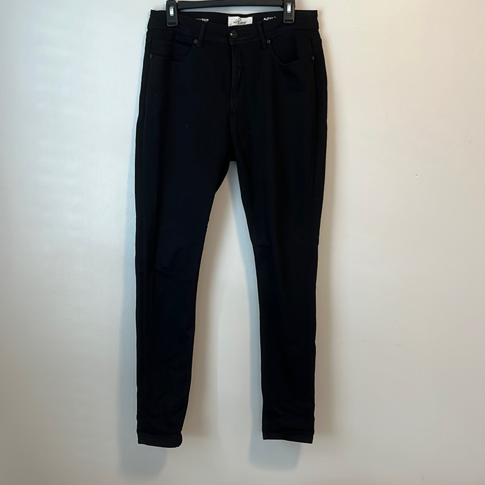 Lola size 31/10 black jeans. Excellent condition